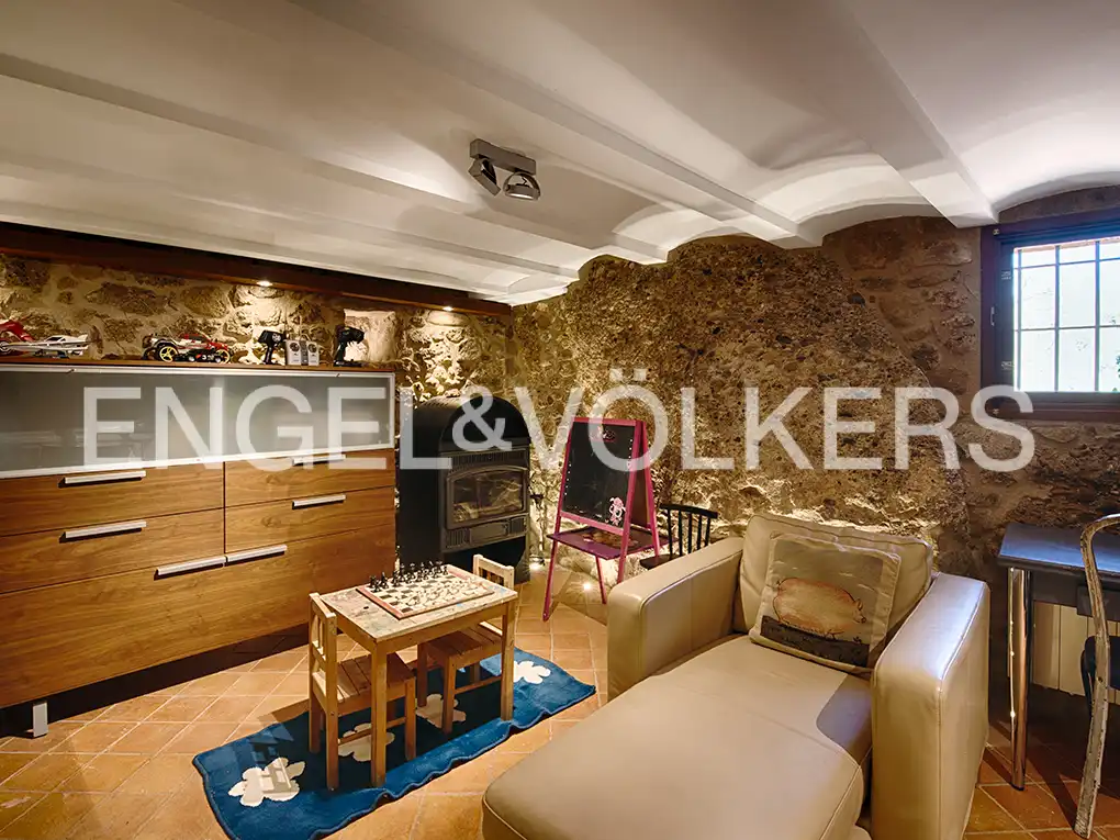 Country homes for sale in Lladó