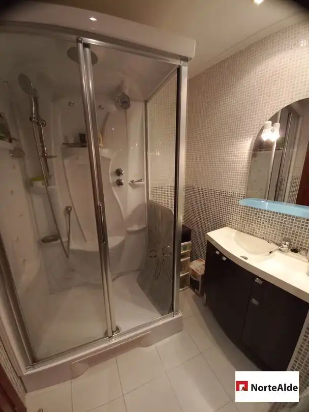 Baño de Piso en venta en Barakaldo  con Calefacción, Trastero y Balcón