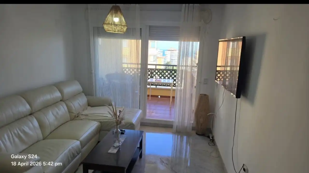 Sala de estar de Piso de alquiler en Fuengirola con Aire acondicionado, Calefacción y Terraza
