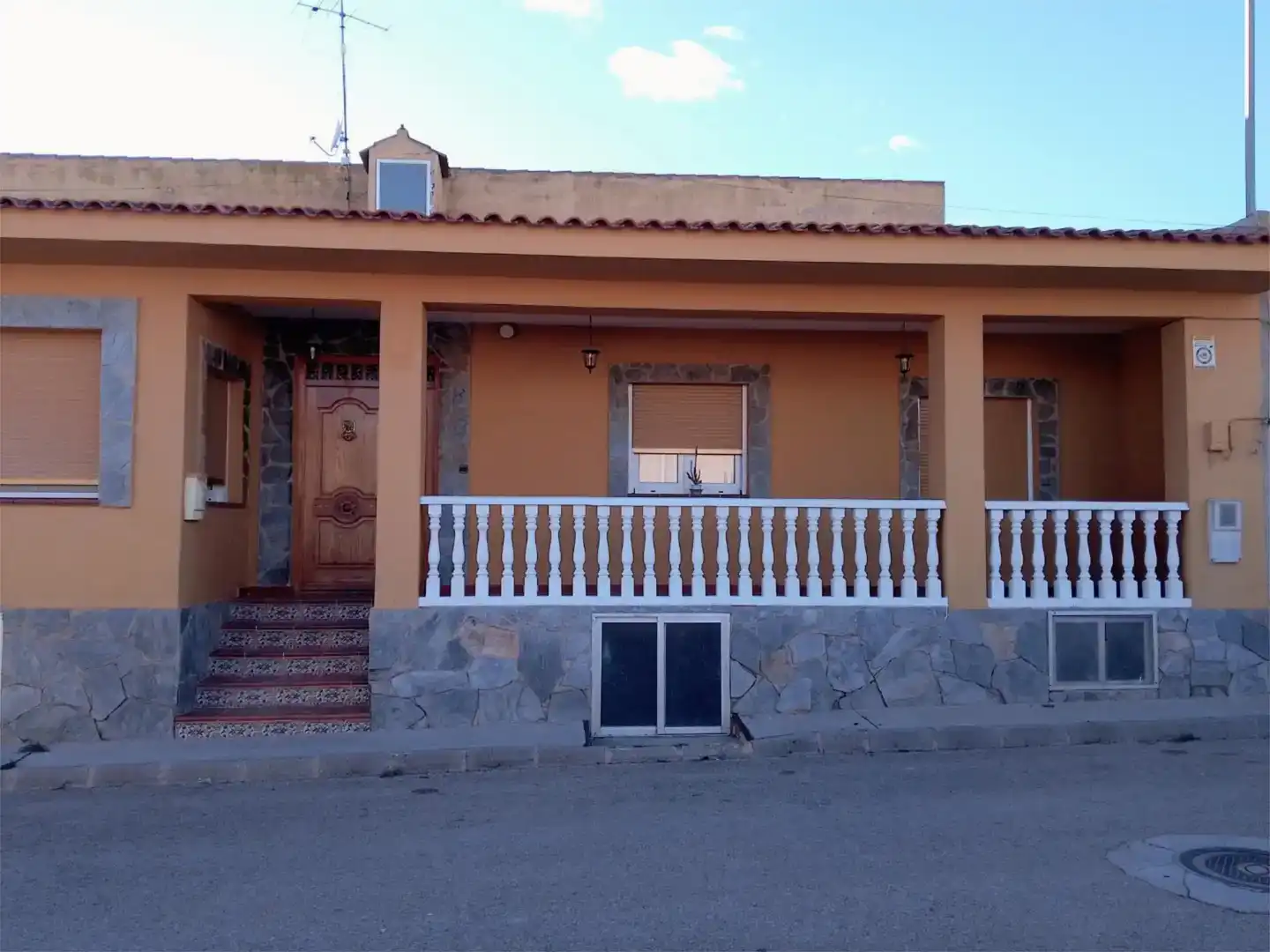 Vista exterior de Casa o xalet en venda en Villarta amb Aire condicionat, Traster i Moblat