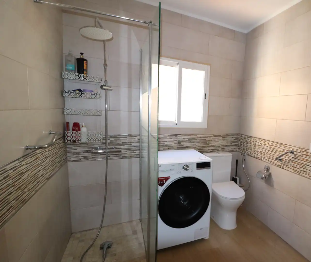 Badezimmer von Dachboden zum Verkauf in  Palma de Mallorca mit Klimaanlage, Terrasse und Ofen