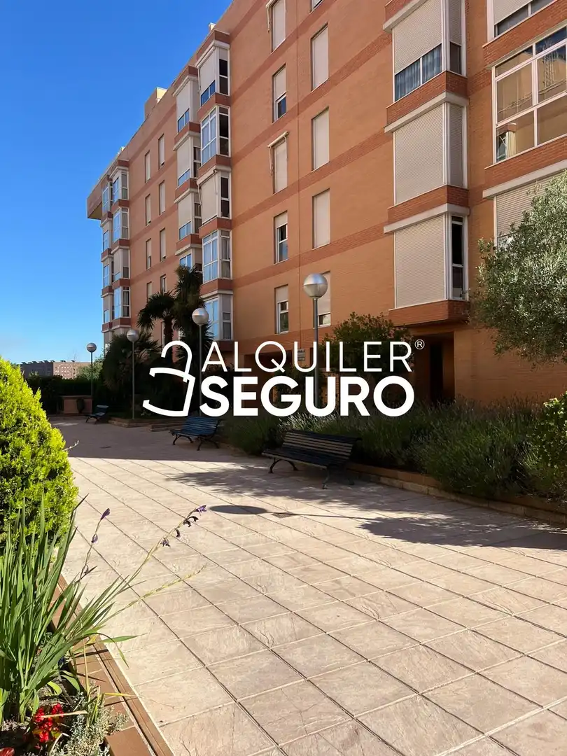 Vista exterior de Pis de lloguer en Madrid amb Calefacció, Traster i Piscina