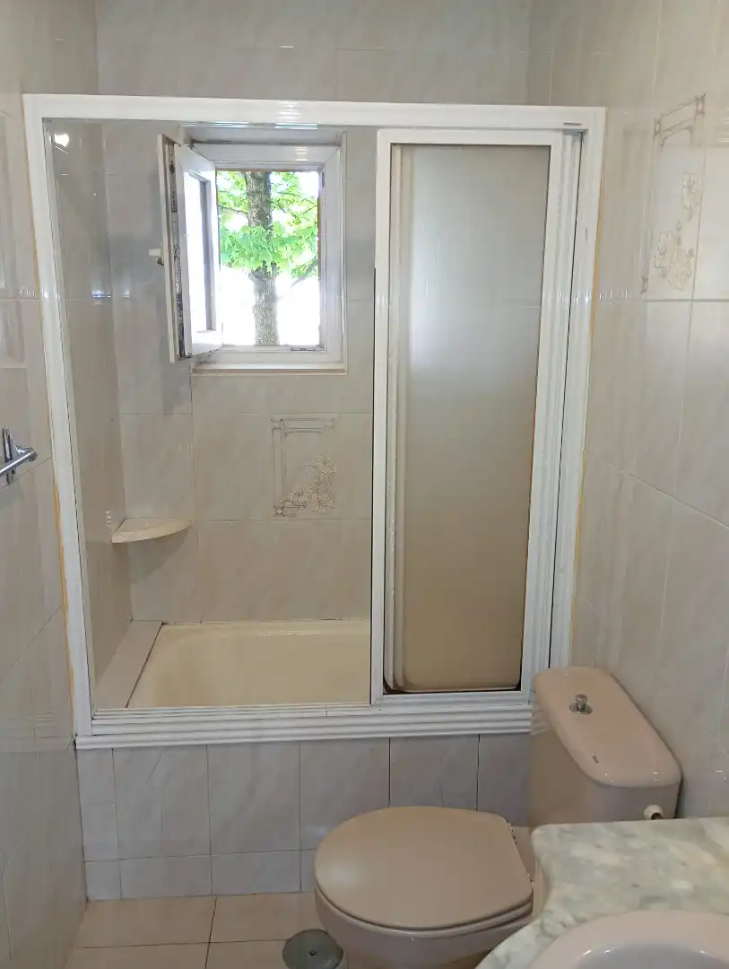 Badezimmer von Wohnung zum Verkauf in Gijón  mit Möbliert