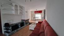 Sala d'estar de Casa adosada en venda en Pastriz amb Aire condicionat i Terrassa