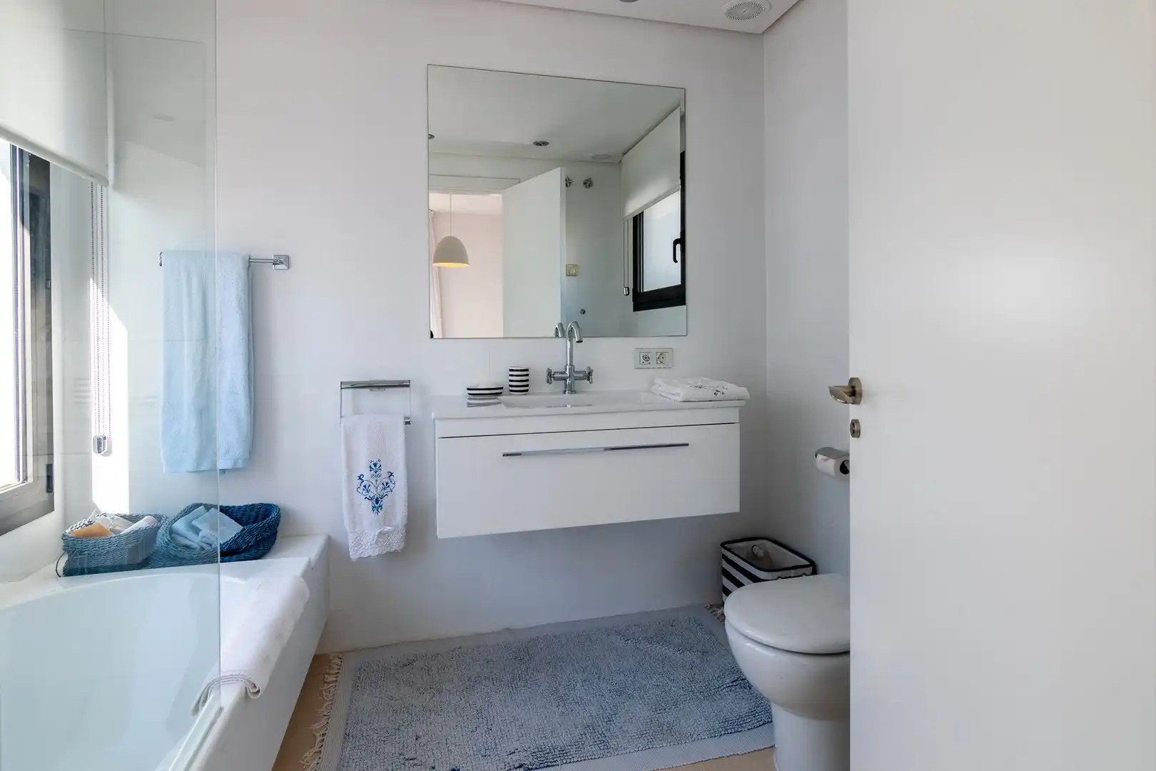 Bany de Casa o xalet de lloguer en Estepona amb Aire condicionat, Jardí privat i Terrassa