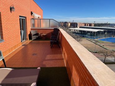 Àtic amb balcó en venda a Calle Alvar Gómez
