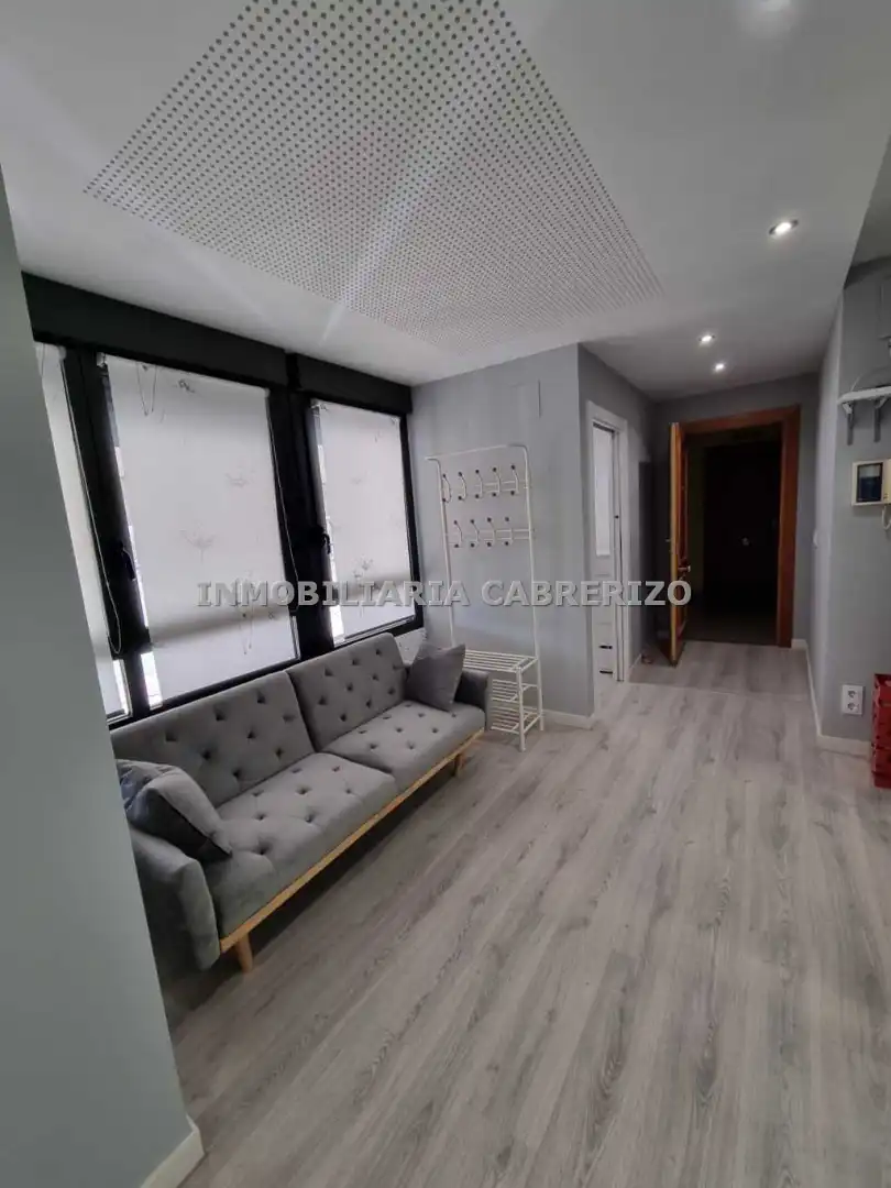 Schlafzimmer von Büro zum Verkauf in  Logroño mit Klimaanlage, Heizung und Möbliert