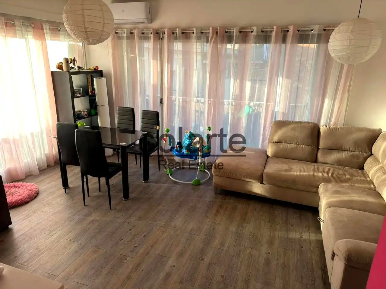 Vista exterior de Piso en venta en Molins de Rei con Aire acondicionado, Parquet y Terraza
