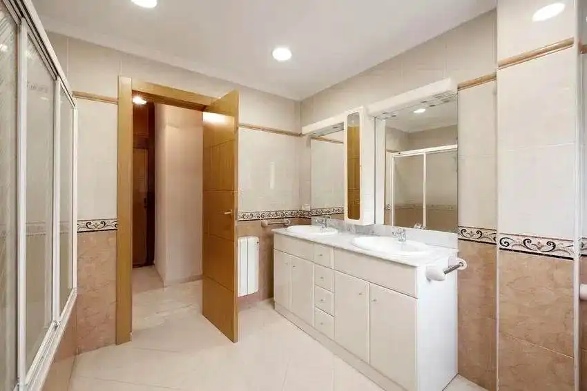 Bathroom of Houses for sale in Málaga  with Air Conditioner, Private garden and Terrace
