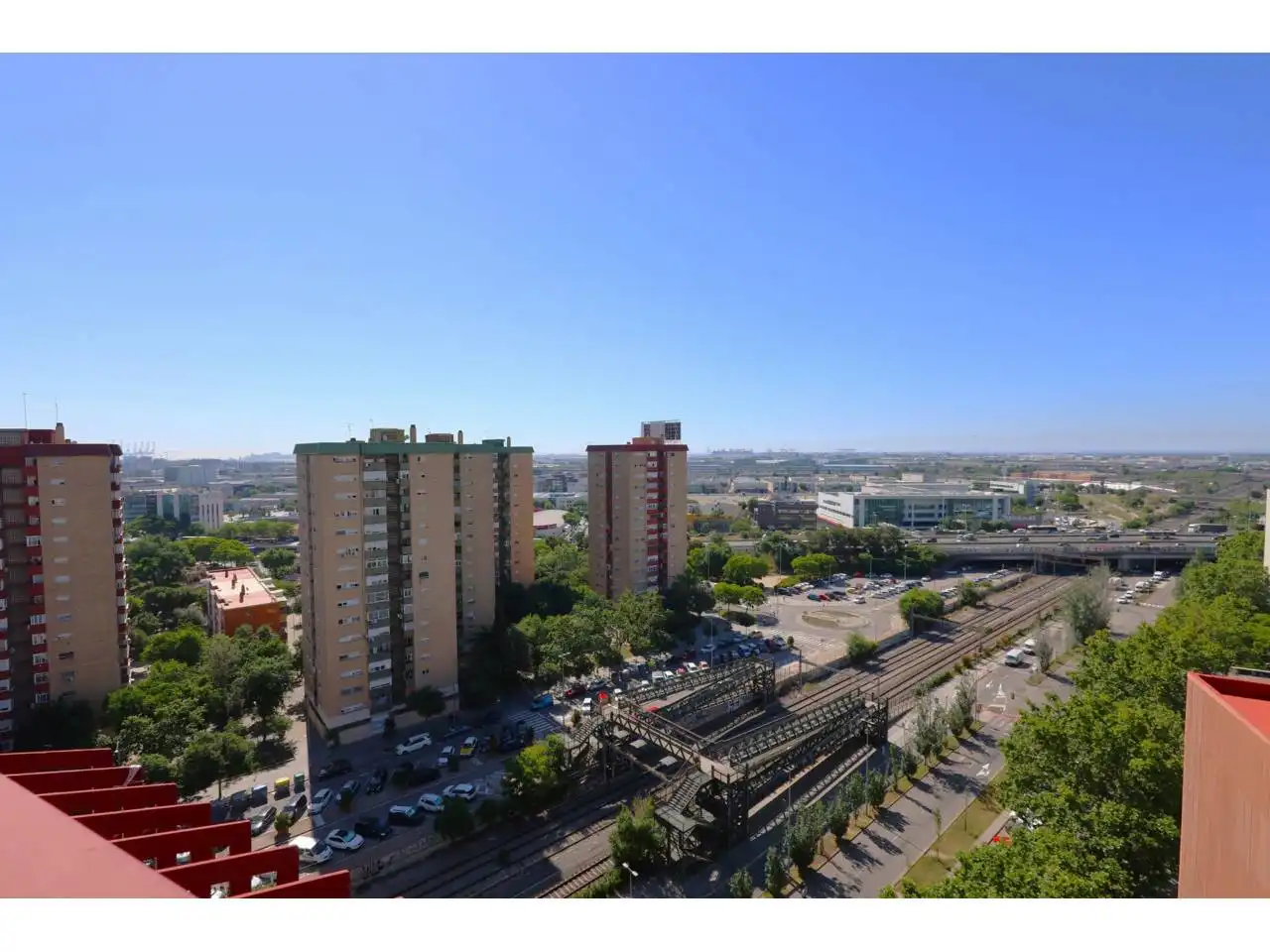 Exterior view of Flat for sale in L'Hospitalet de Llobregat  with Furnished and Balcony
