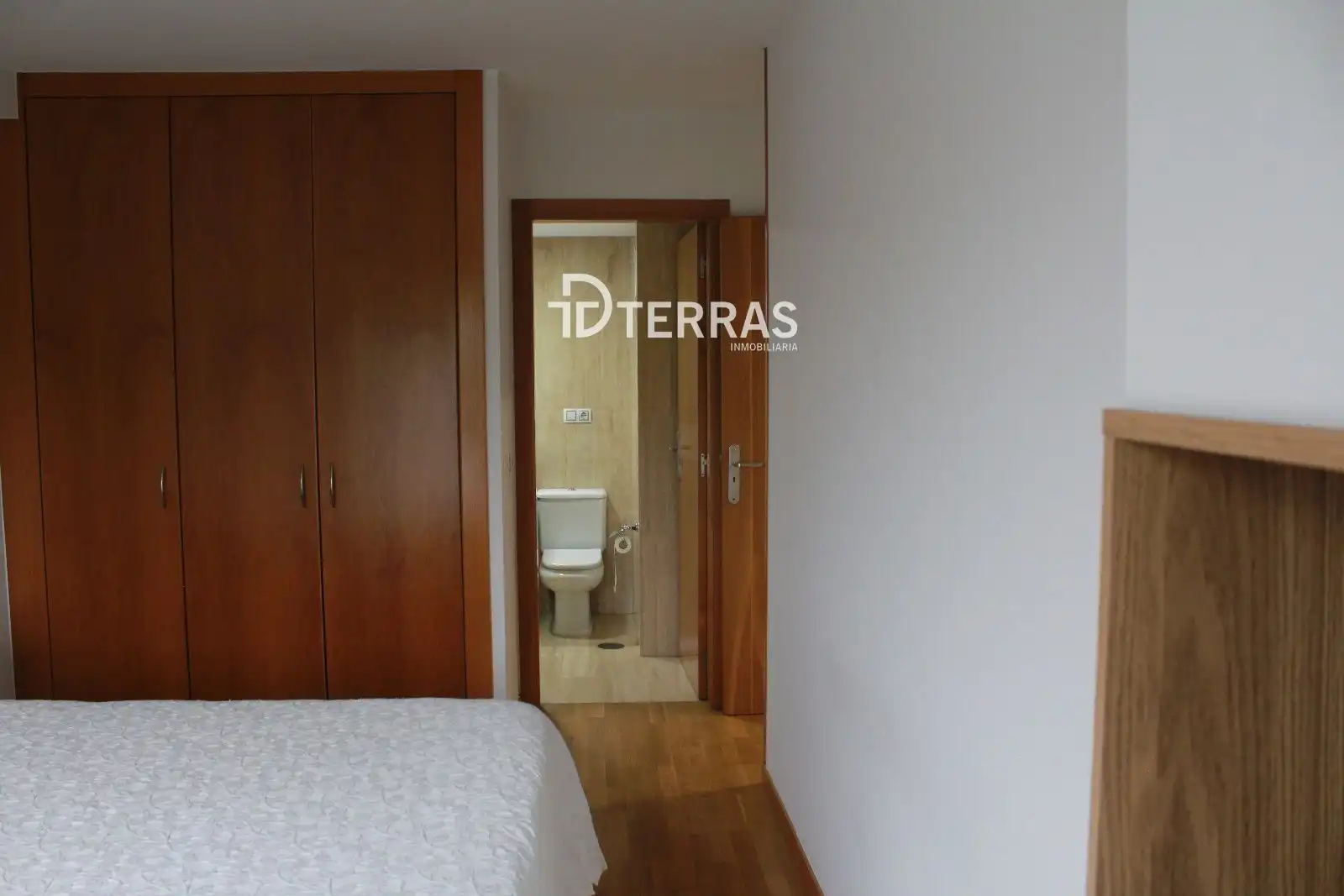 Dormitori de Pis en venda en Pontevedra Capital  amb Terrassa, Traster i Moblat