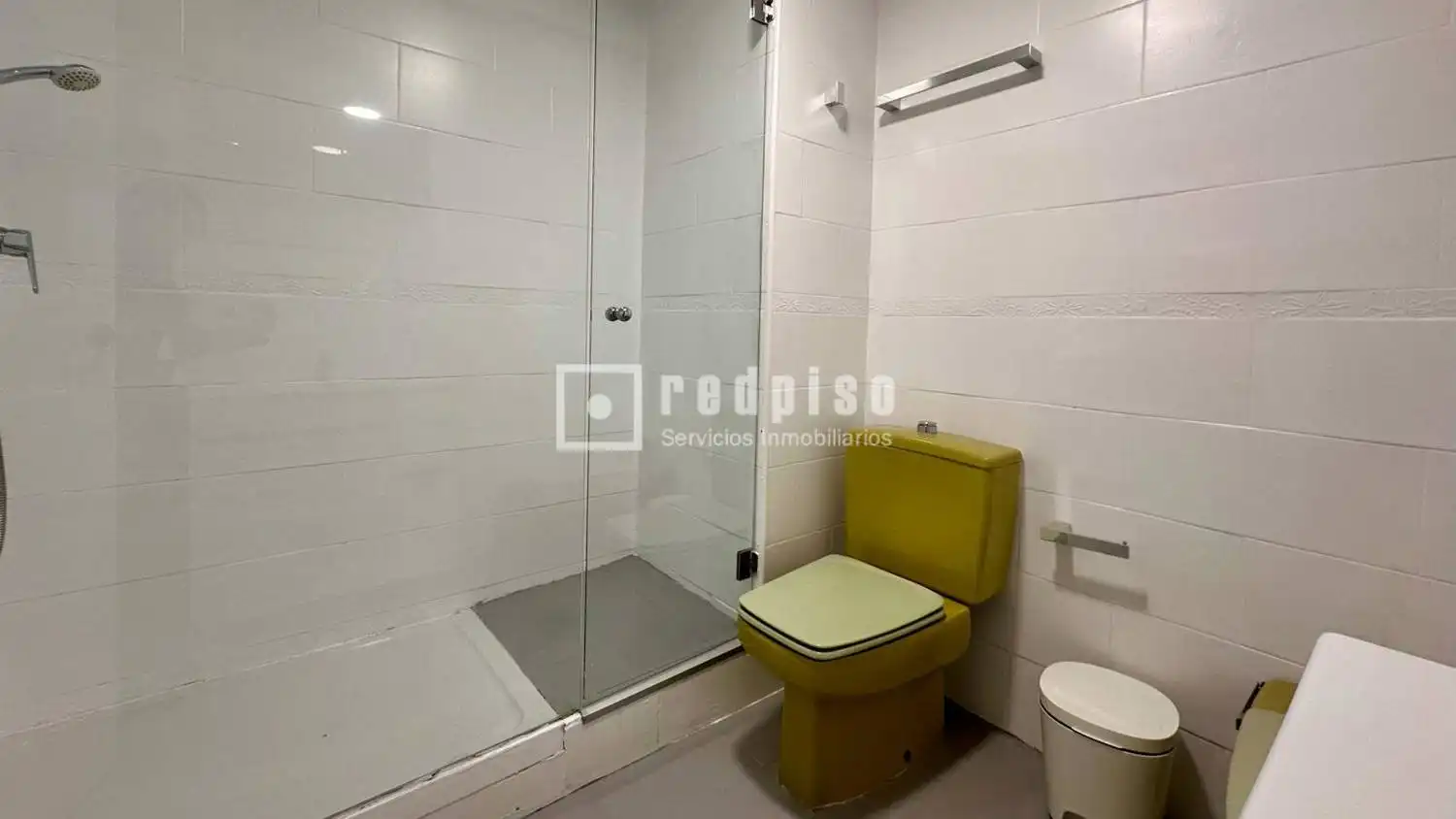 Bathroom of Flat for rent in Madrid  with Heating, Parquet flooring and Terrace