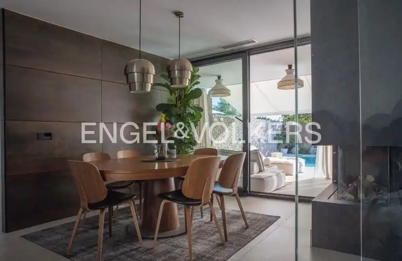 Comedor de Casa adosada de alquiler en Boadilla del Monte con Aire acondicionado, Calefacción y Jardín privado