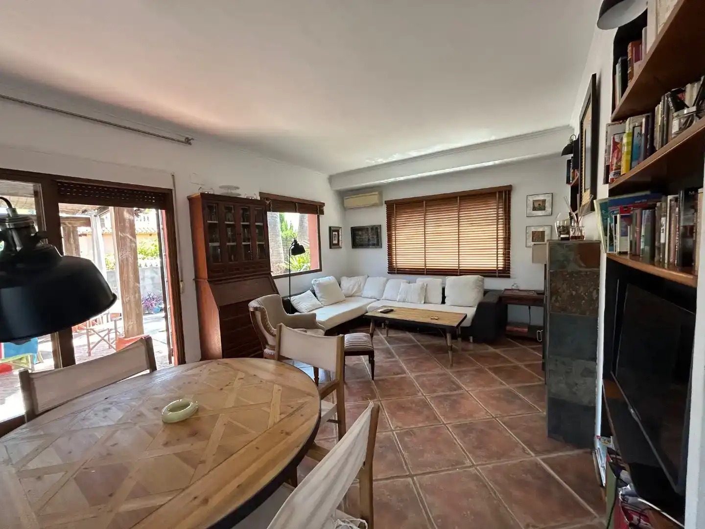 Sala d'estar de Casa o xalet de lloguer en Oliva amb Aire condicionat i Piscina