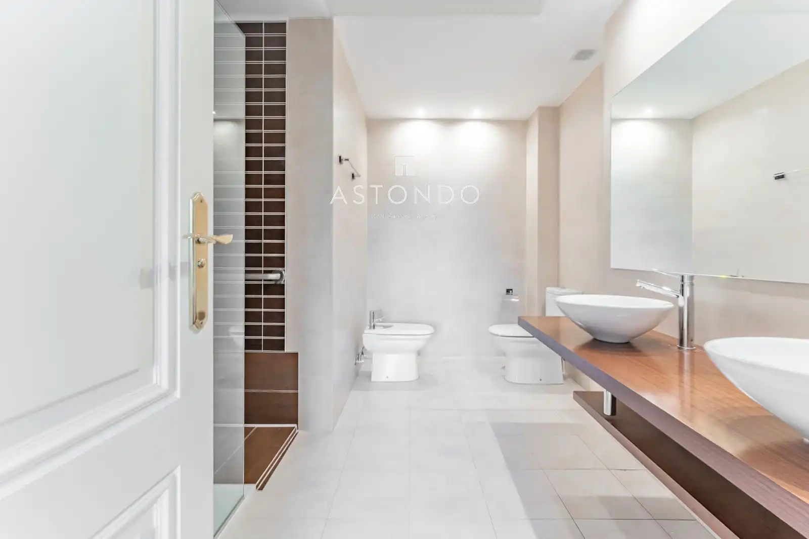 Baño de Casa adosada en venta en Madrid con Aire acondicionado, Calefacción y Terraza