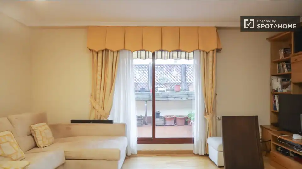 Exterior view of Flat for rent in Madrid  with Air Conditioner, Heating and Furnished