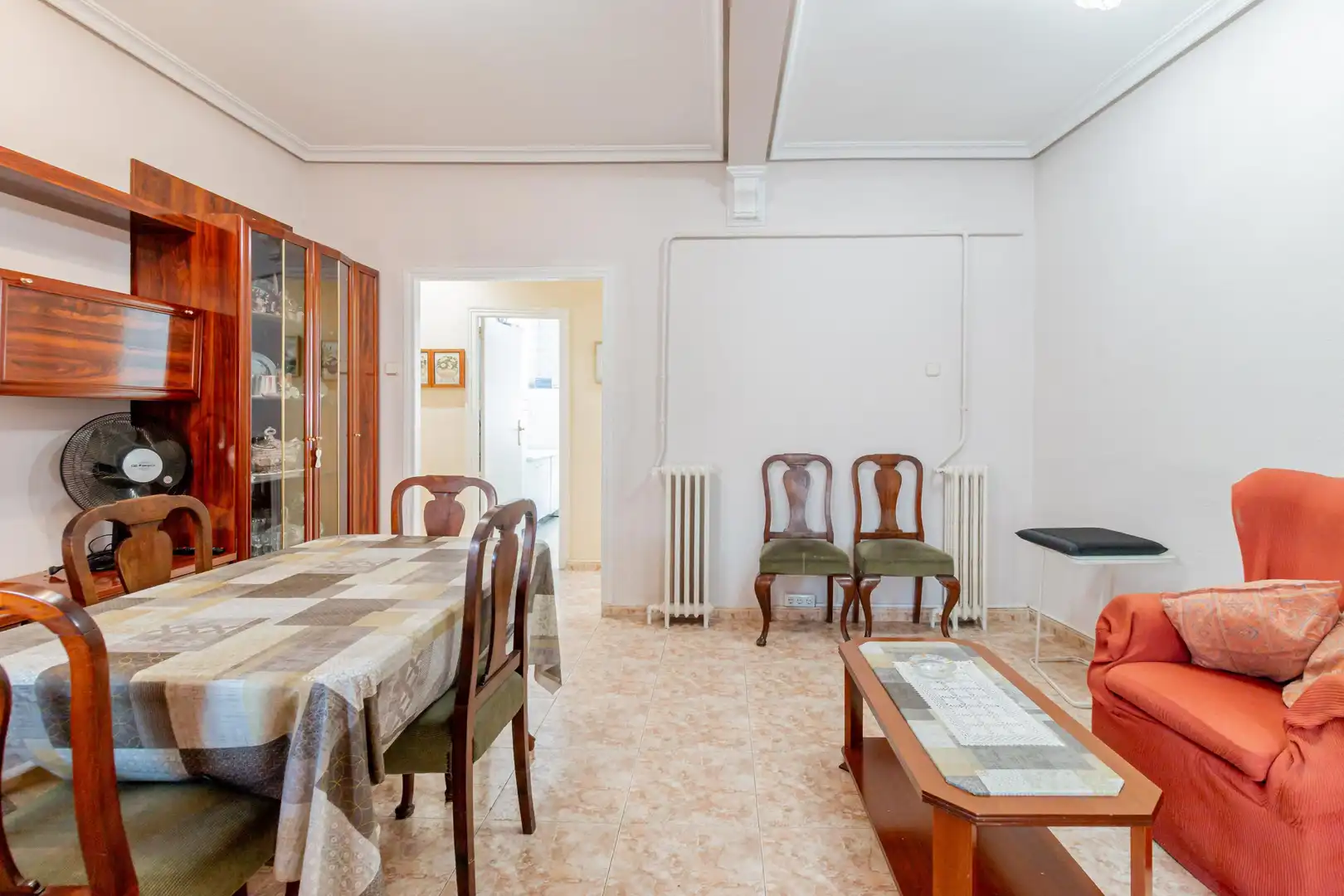 Comedor de Apartamento en venta en Madrid con Calefacción