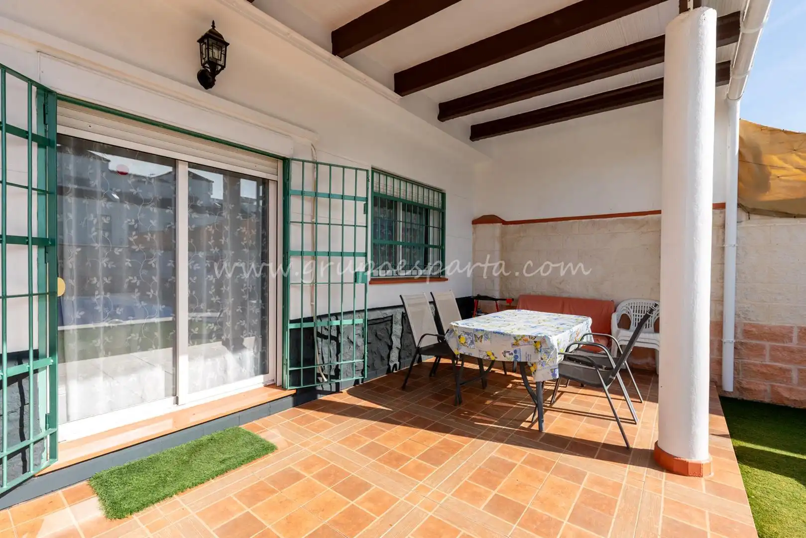 Terrassa de Casa adosada en venda en Huévar del Aljarafe amb Aire condicionat, Jardí privat i Traster
