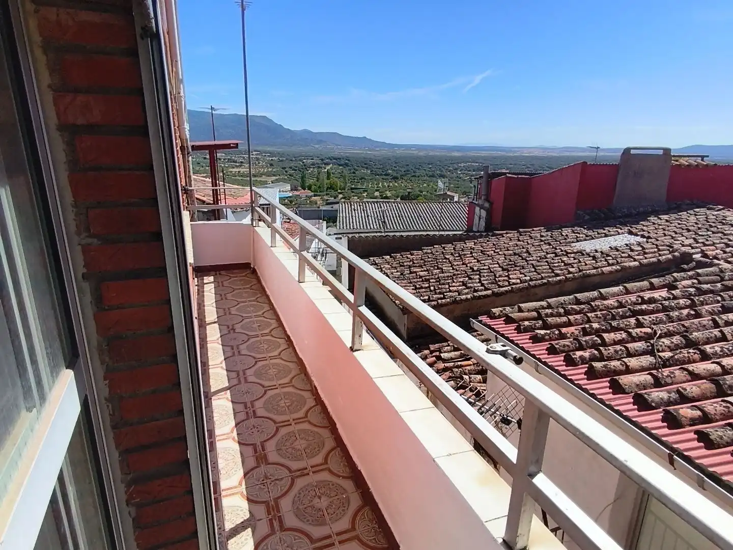 Vista exterior de Casa o xalet en venda en Alcuéscar amb Terrassa i Balcó