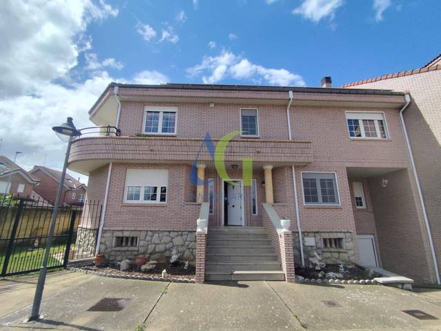 Casa-chalet en Venta en JUAN FERNANDEZ GARCIA - URBANIZACIÓN VILLAZULEMA en Villaquilambre