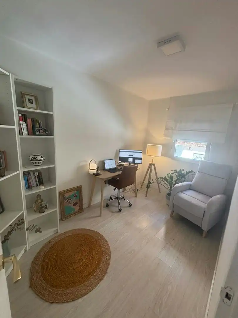 Wohnzimmer von Wohnung zur Miete in Madrid mit Klimaanlage, Privatgarten und Möbliert
