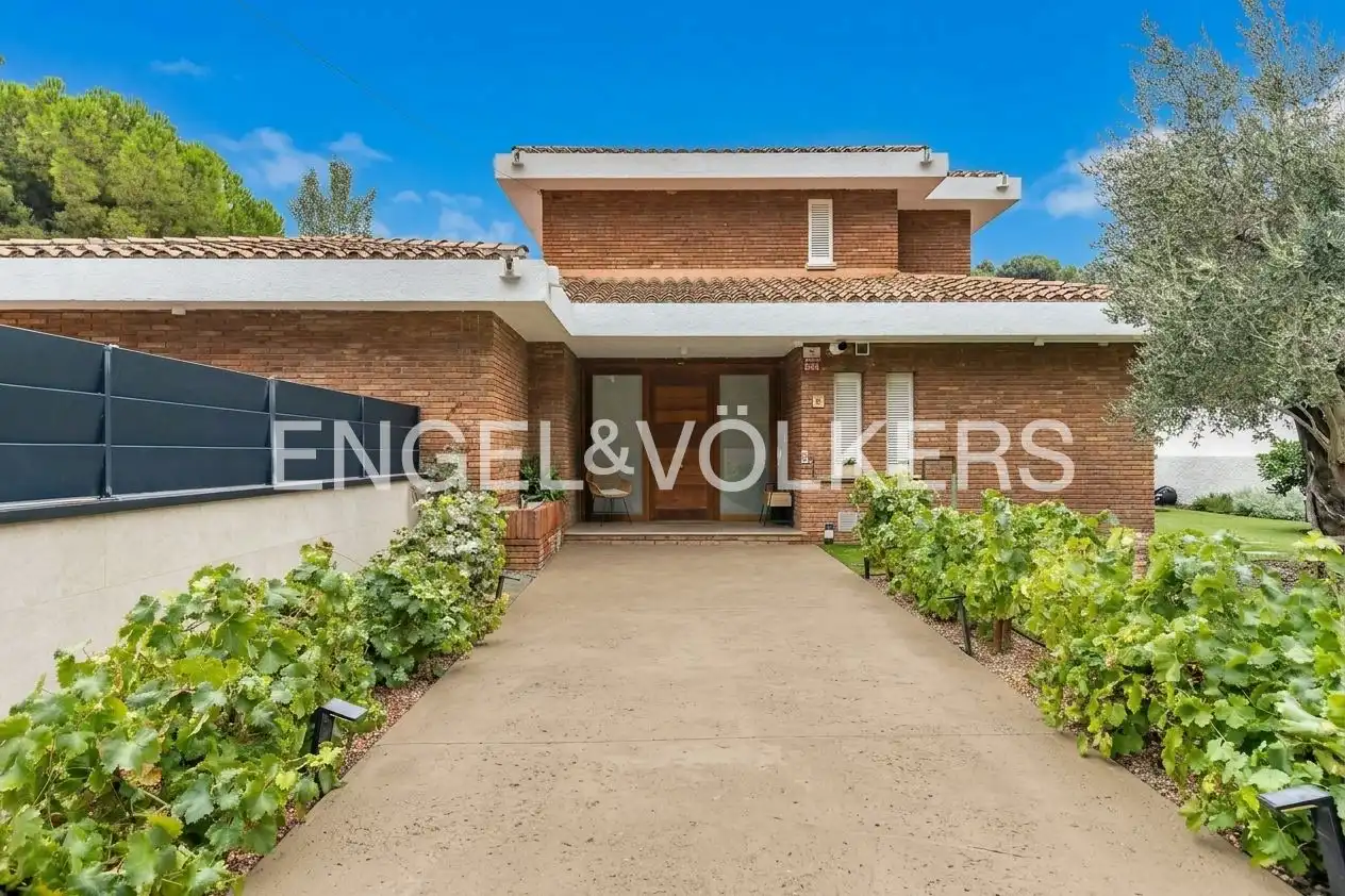 Casa amb piscina en venda a Bellaterra, imagen 2