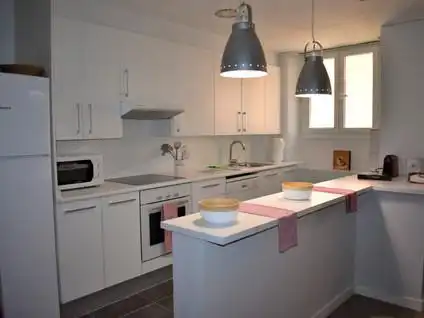 Cuina de Apartament de lloguer en Girona Capital amb Calefacció