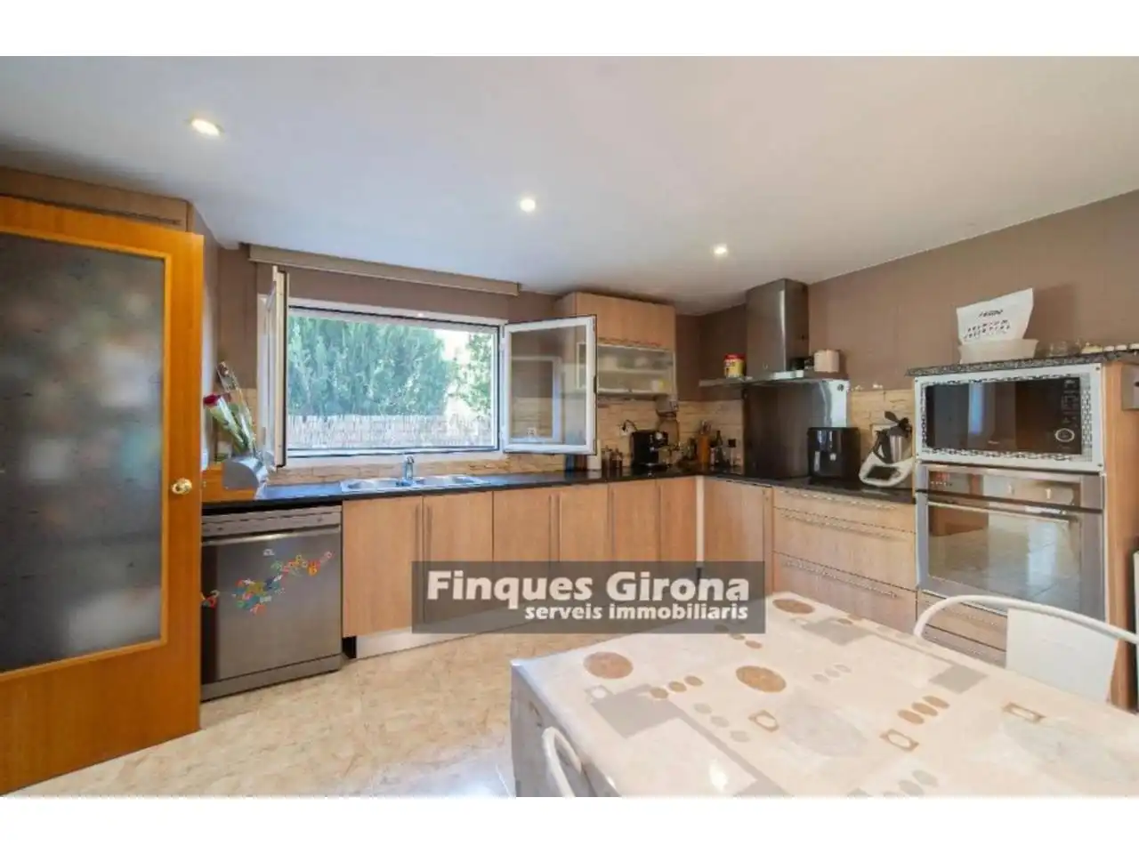 Casa con jardín en venta en Vilablareix, imagen 3