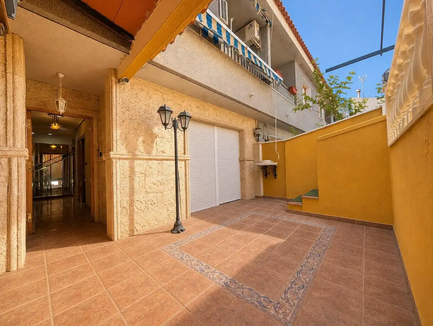 Vista exterior de Casa adosada en venta en Cox con Aire acondicionado, Terraza y Balcón