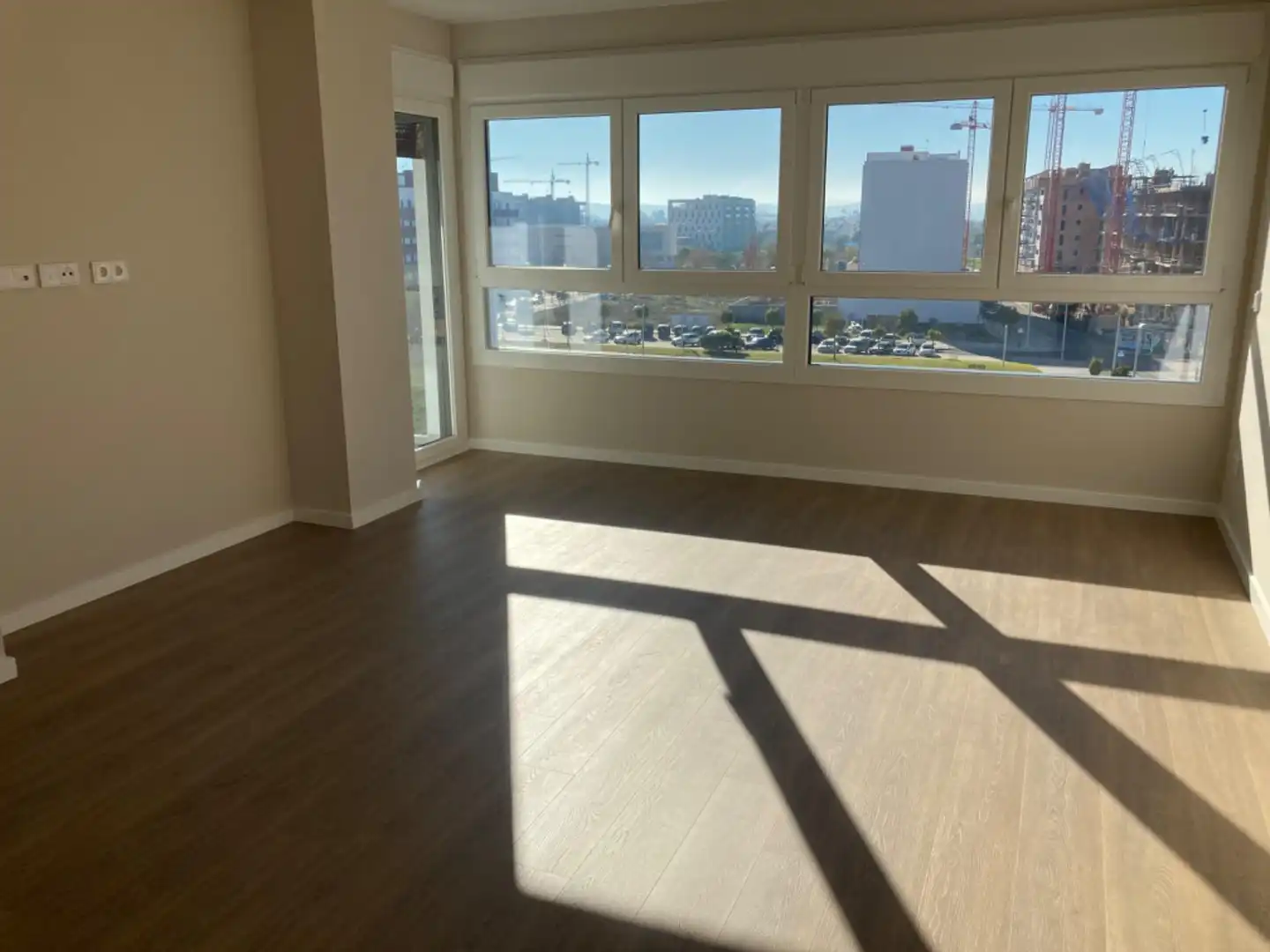 Flat for rent in Poniente-Norte - Miralbaida - Parque Azahara
