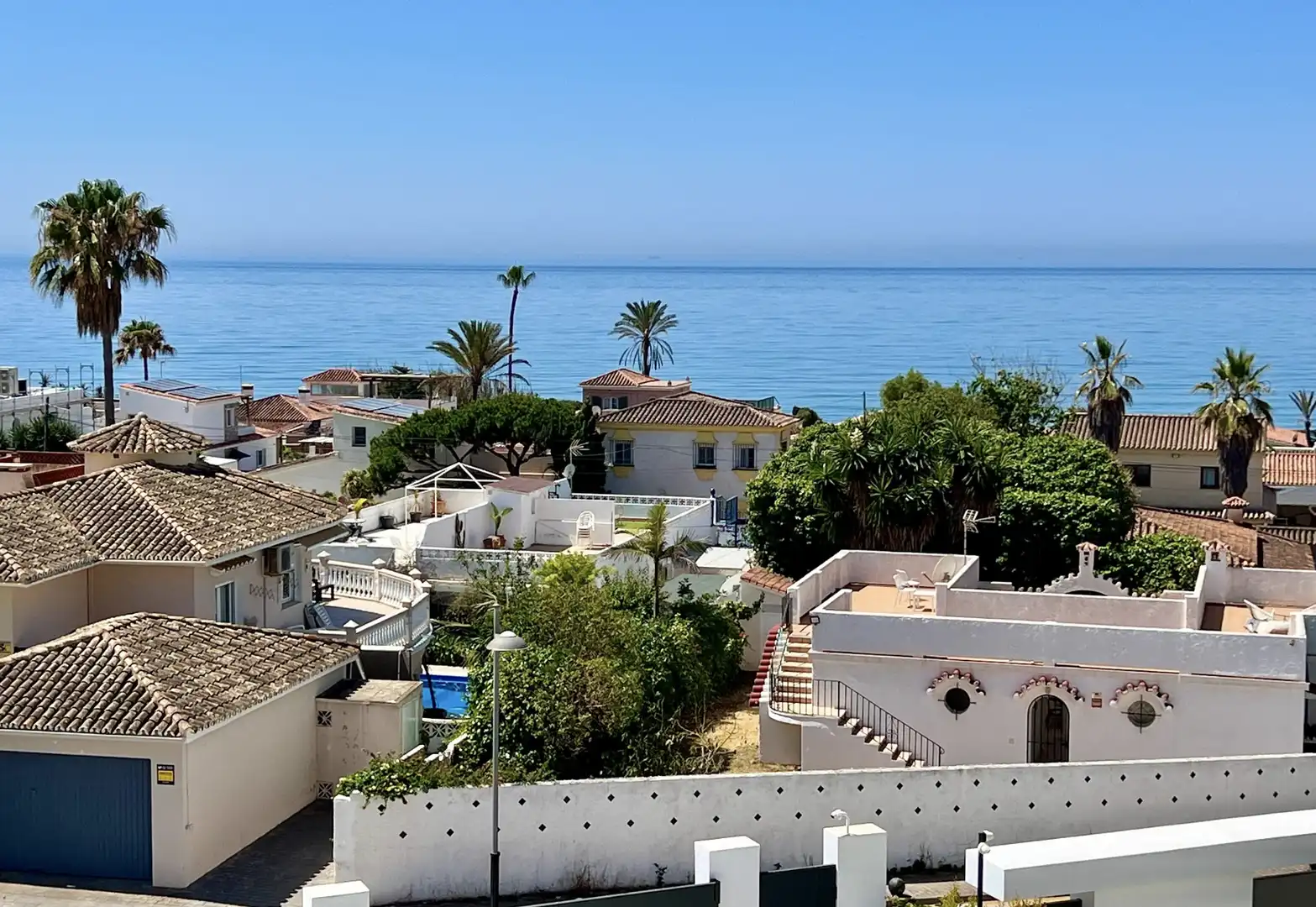 Außenansicht von Haus oder Chalet zum Verkauf in Marbella mit Klimaanlage, Heizung und Privatgarten