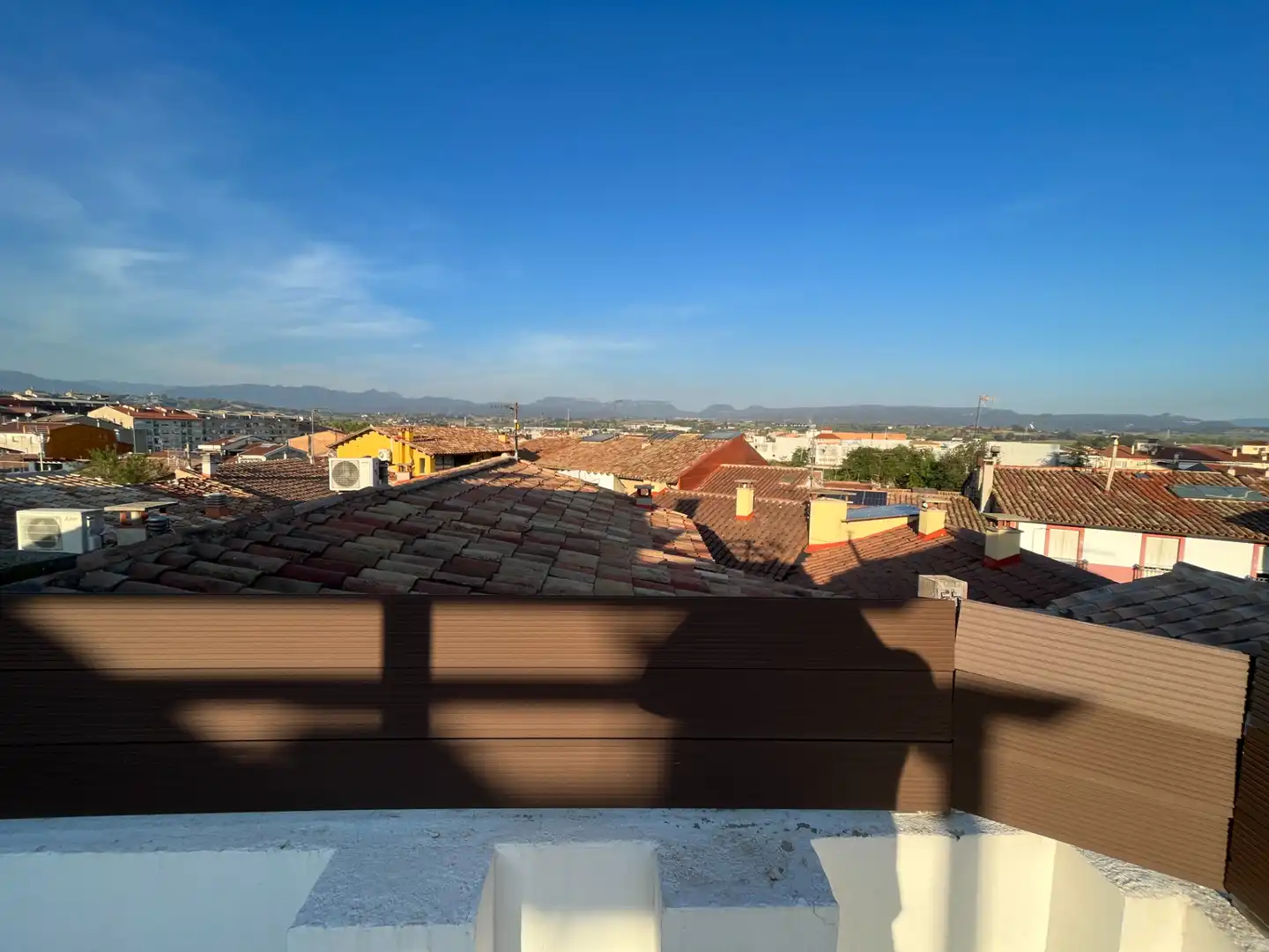 Vista exterior de Casa adosada en venta en Manlleu con Calefacción, Jardín privado y Parquet