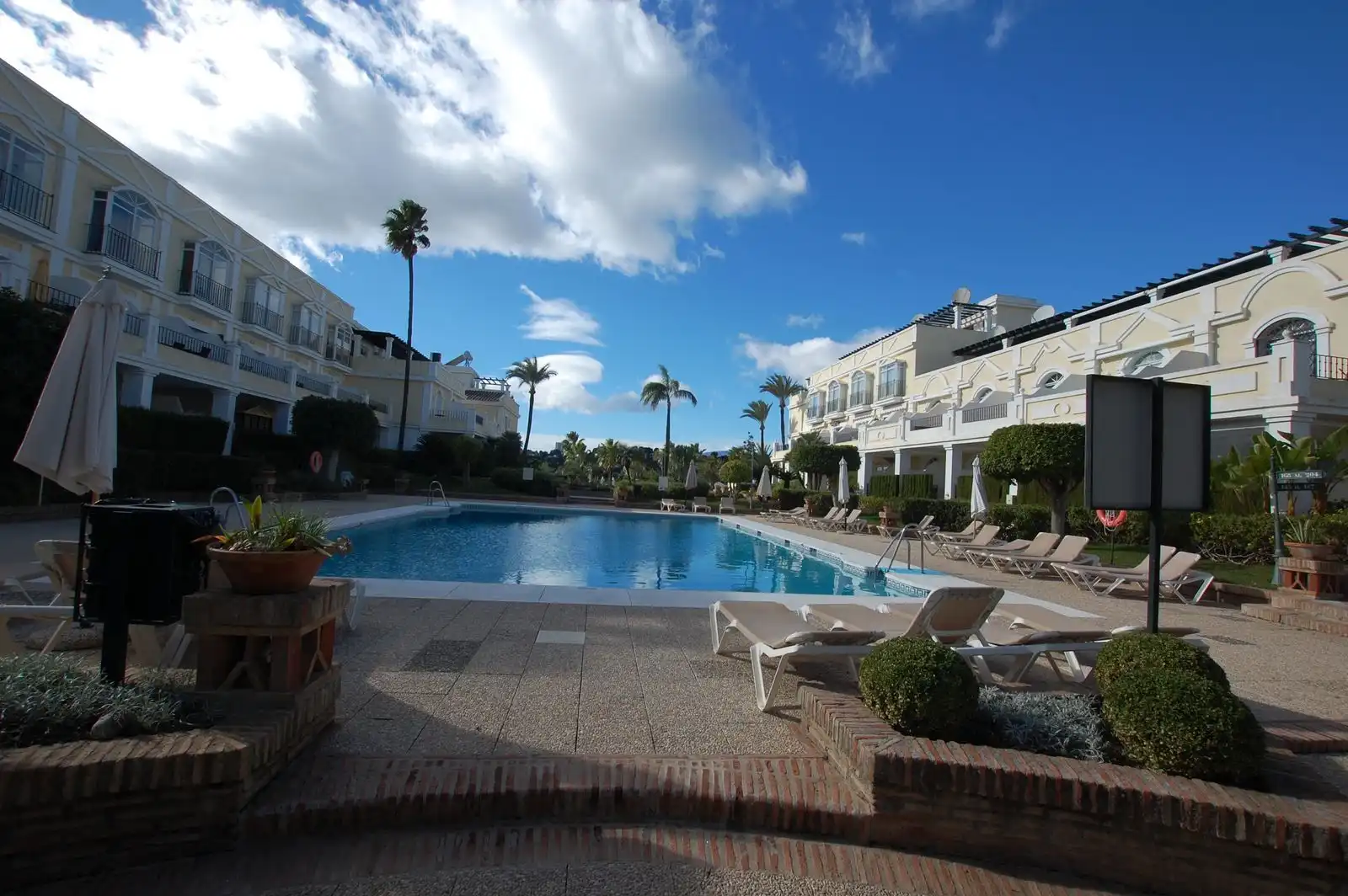 Vista exterior de Piso en venta en Marbella con Aire acondicionado, Terraza y Amueblado