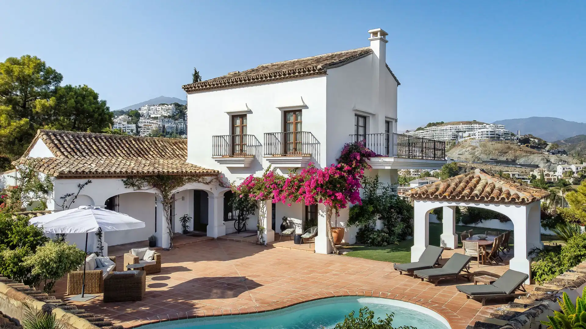 Casa amb piscina en venda a Benahavís pueblo