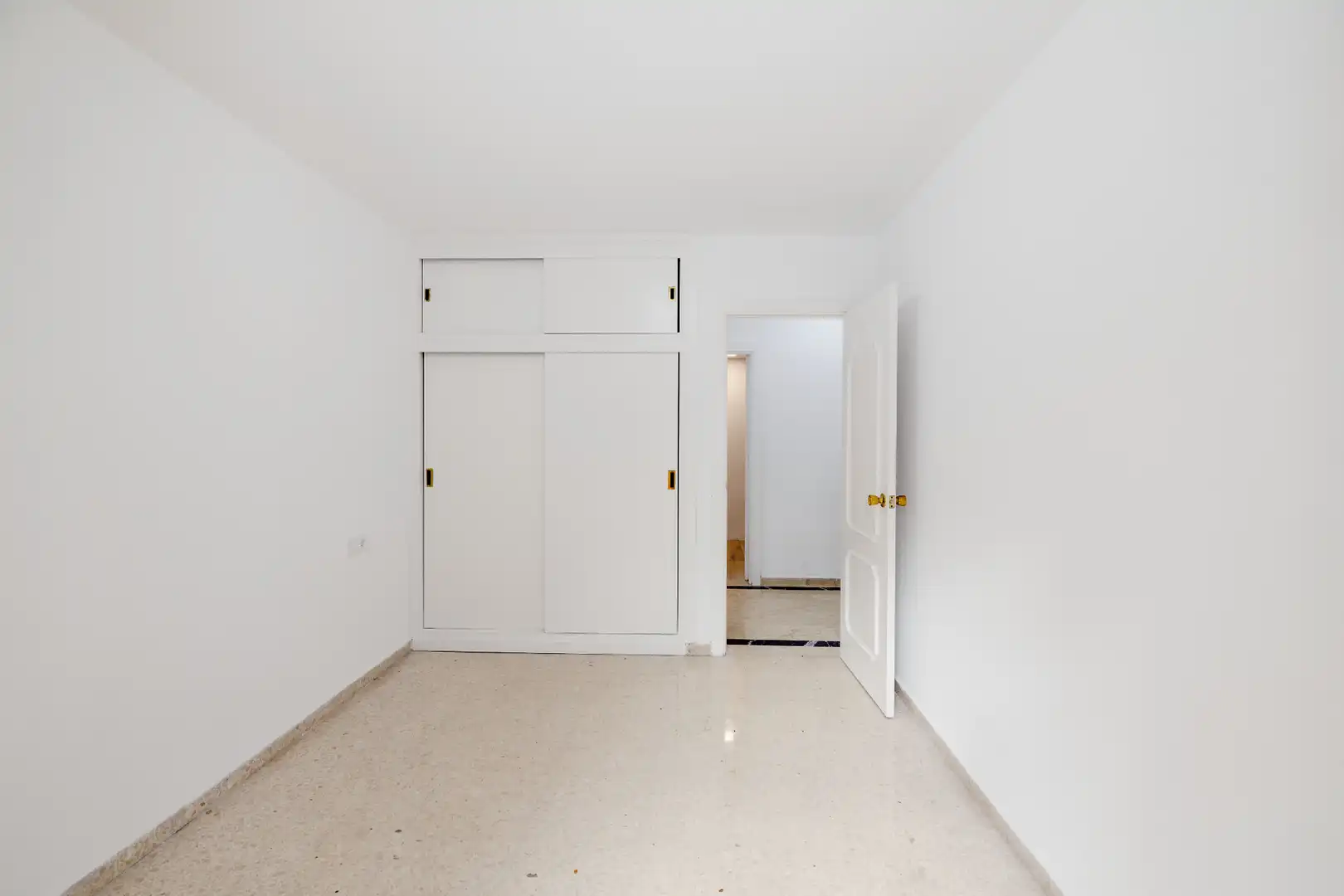 Bedroom of Flat for sale in Marbella  with Terrace and Storage room