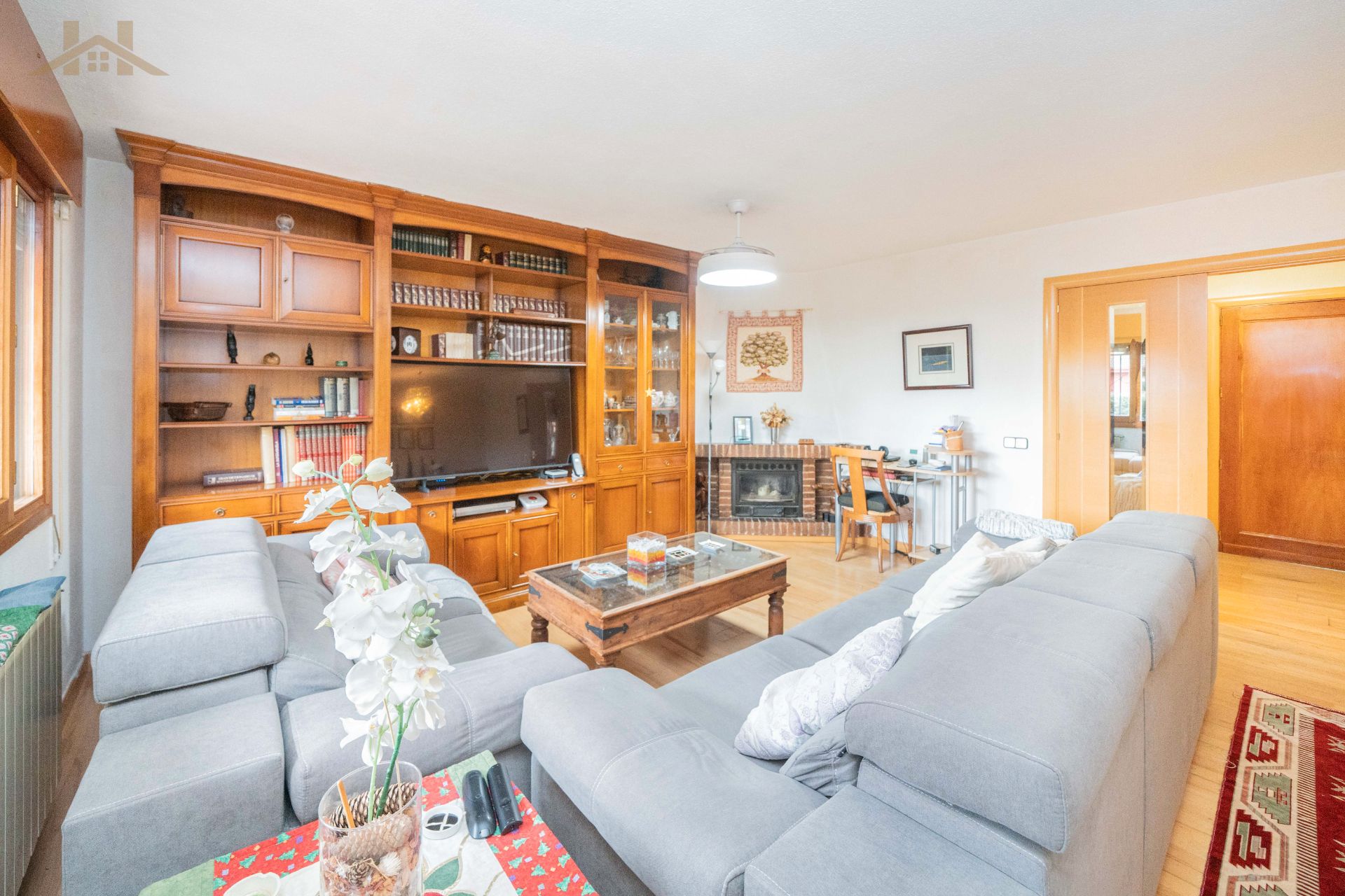 Sala d'estar de Casa adosada en venda en Alpedrete amb Jardí privat, Terrassa i Traster