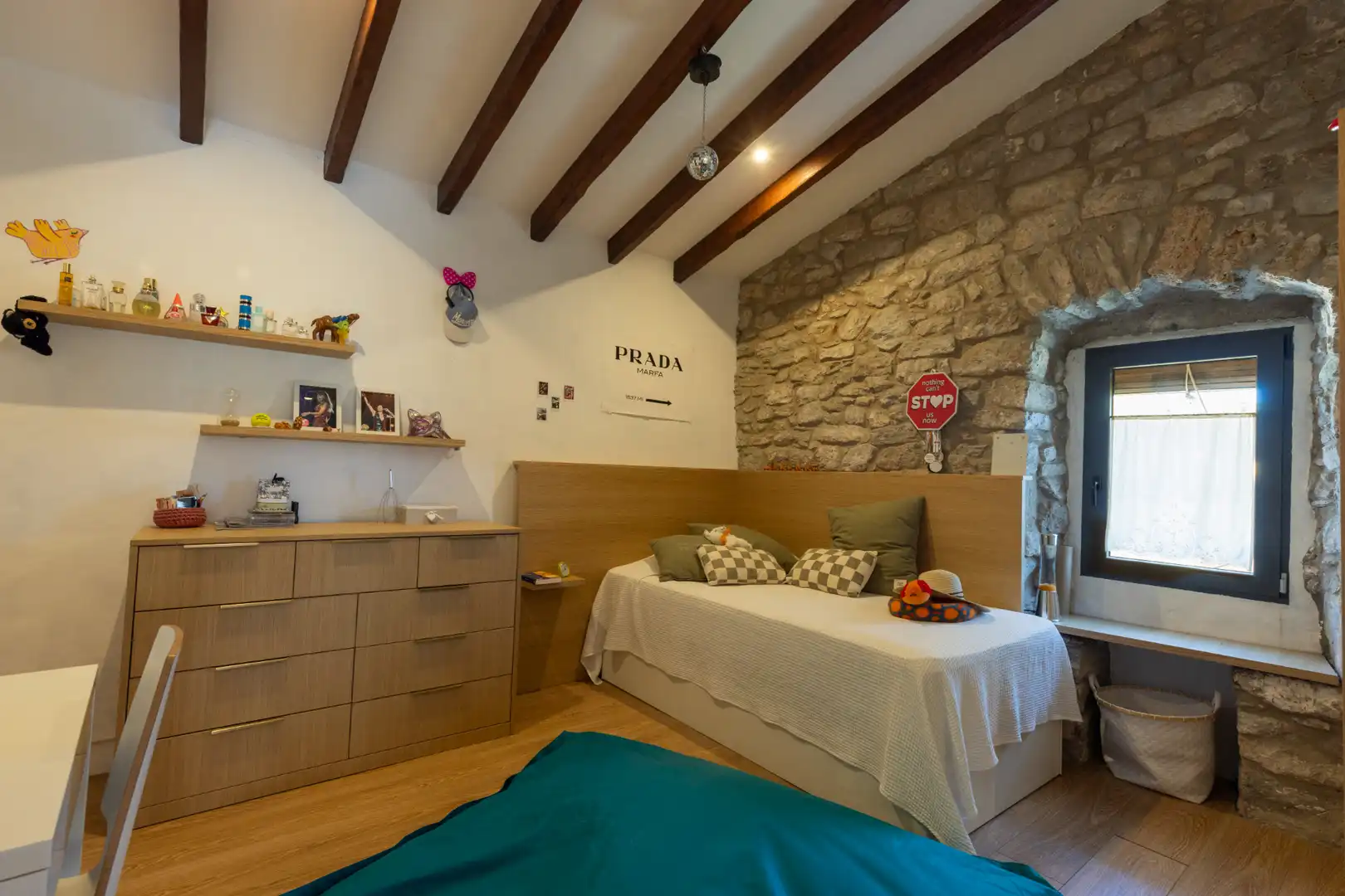 Schlafzimmer von Country house zum Verkauf in Sant Martí de Llémena mit Klimaanlage, Heizung und Privatgarten