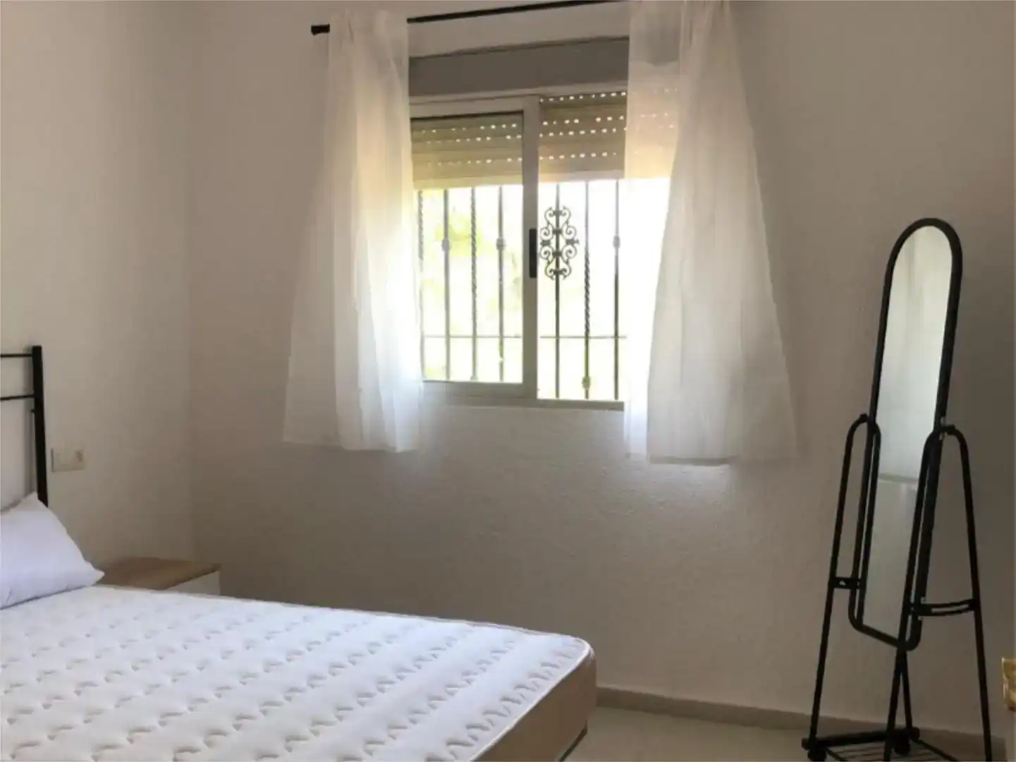 Dormitori de Pis de lloguer en Córdoba amb Aire condicionat, Jardí privat i Traster