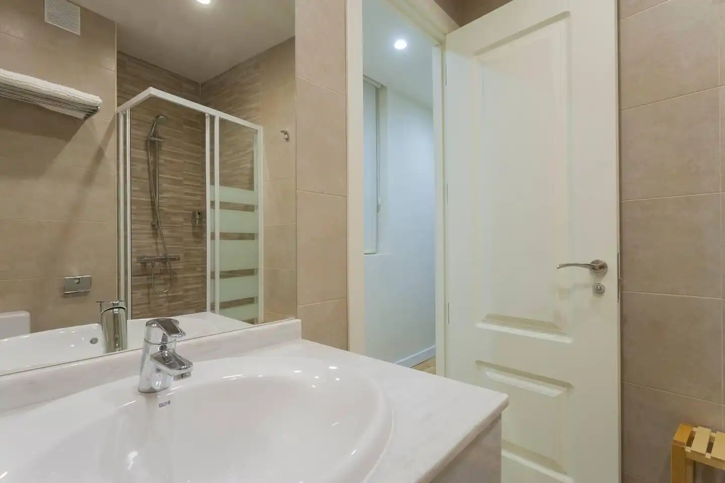 Bathroom of Apartments for rent in Málaga  with Air Conditioner, Furnished and Internet