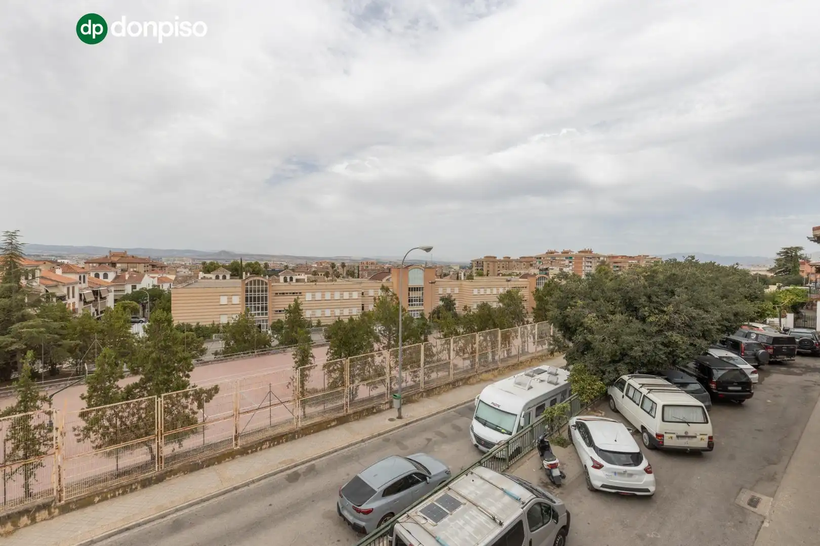 Vista exterior de Casa o chalet en venta en Granada con Calefacción, Terraza y Trastero