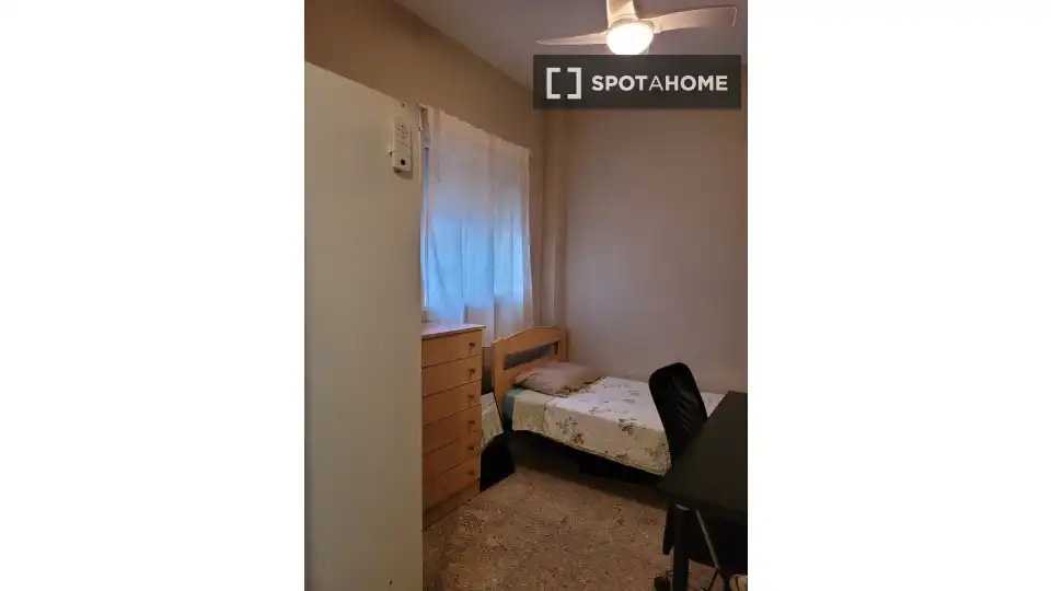 Habitación de Piso para compartir en Sevilla con Aire acondicionado, Terraza y Amueblado
