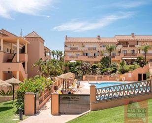 Vista exterior de Apartament en venda en Mijas amb Aire condicionat, Terrassa i Piscina comunitària