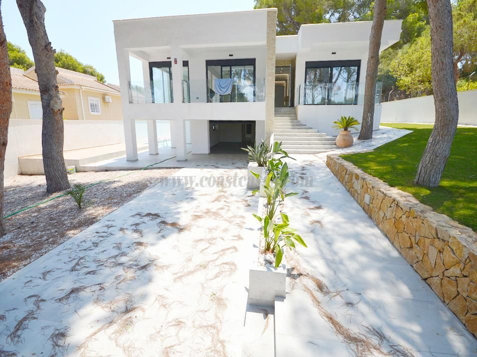 Exterior view of House or chalet for sale in Torrevieja  with Air Conditioner, Heating and Terrace