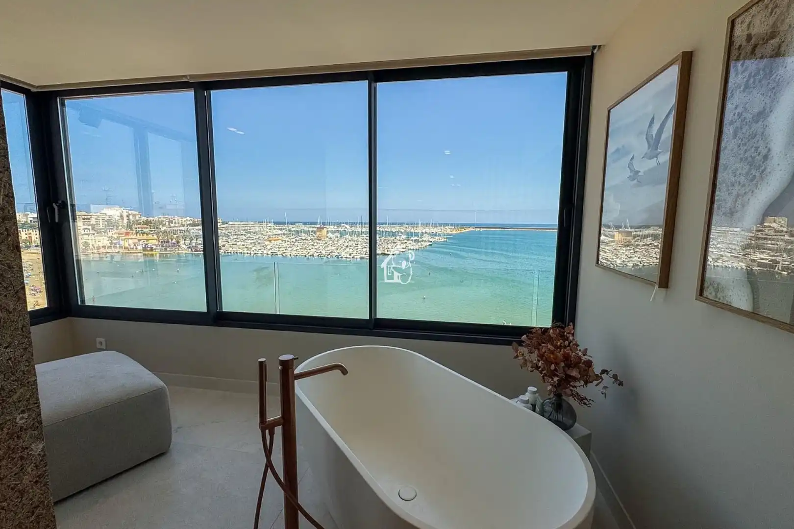 Bathroom of Apartments for rent in Torrevieja  with Air Conditioner, Terrace and Swimming Pool