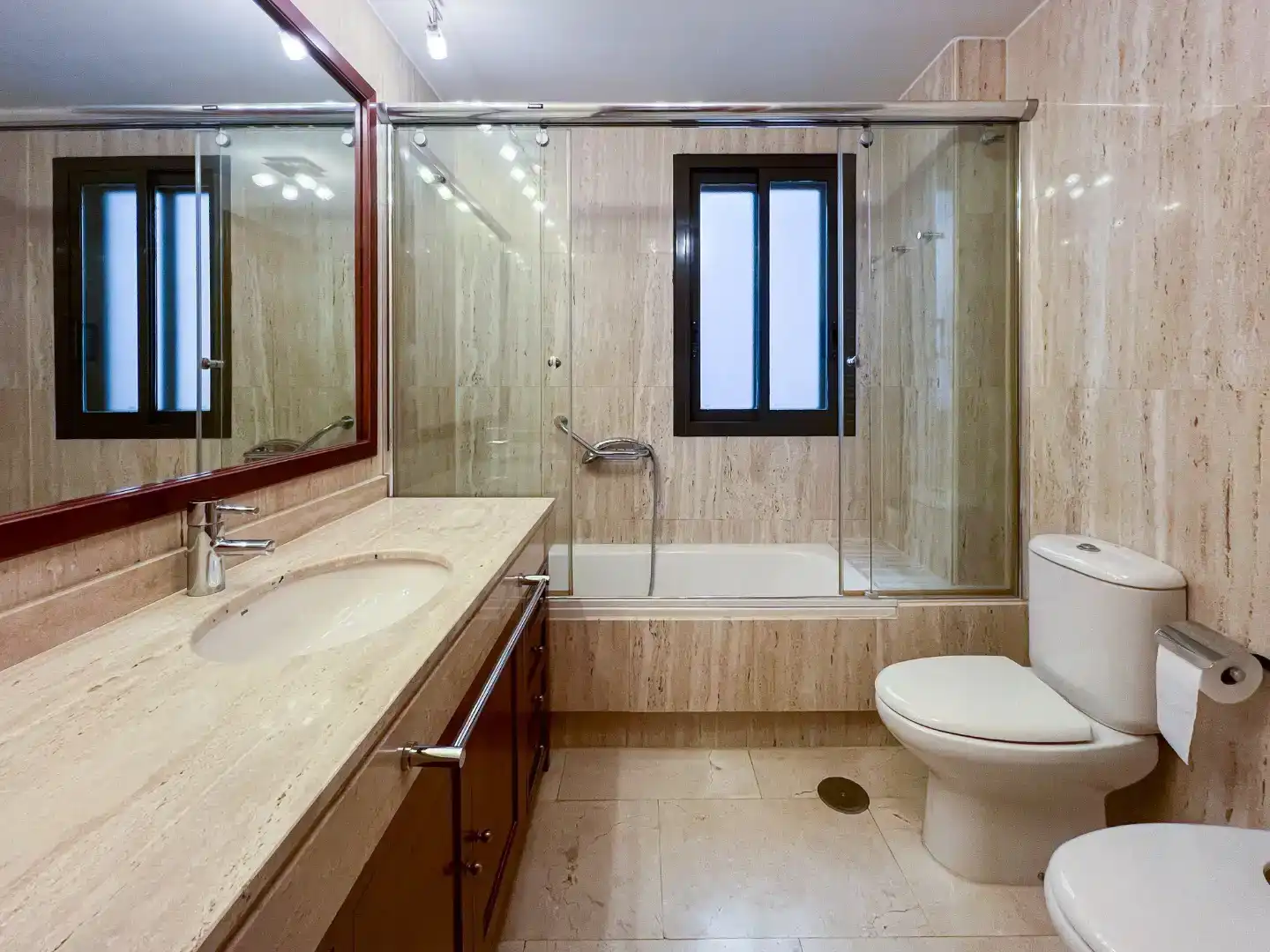 Badezimmer von Wohnung zum Verkauf in  Madrid Capital mit Klimaanlage und Schwimmbad