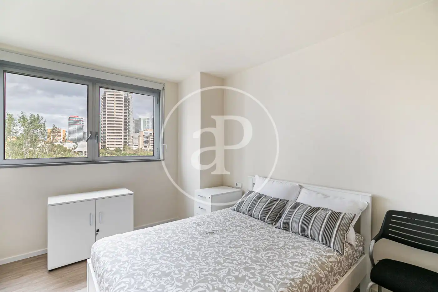 Schlafzimmer von Wohnung zum Verkauf in Barcelona mit Klimaanlage, Heizung und Terrasse