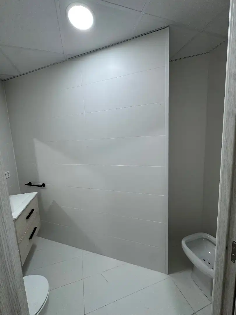 Business premises to rent in Carrer de Lluís Carulla 39, imagen 9