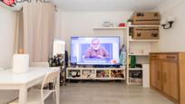 Living room of Flat for sale in  Madrid Capital