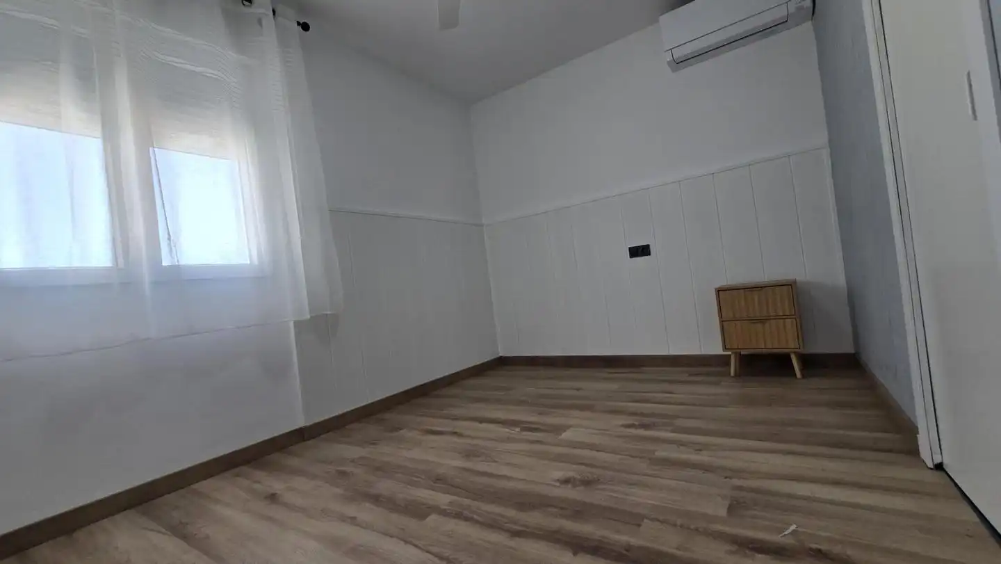 Schlafzimmer von Wohnung zur Miete in Gandia mit Klimaanlage, Terrasse und Möbliert