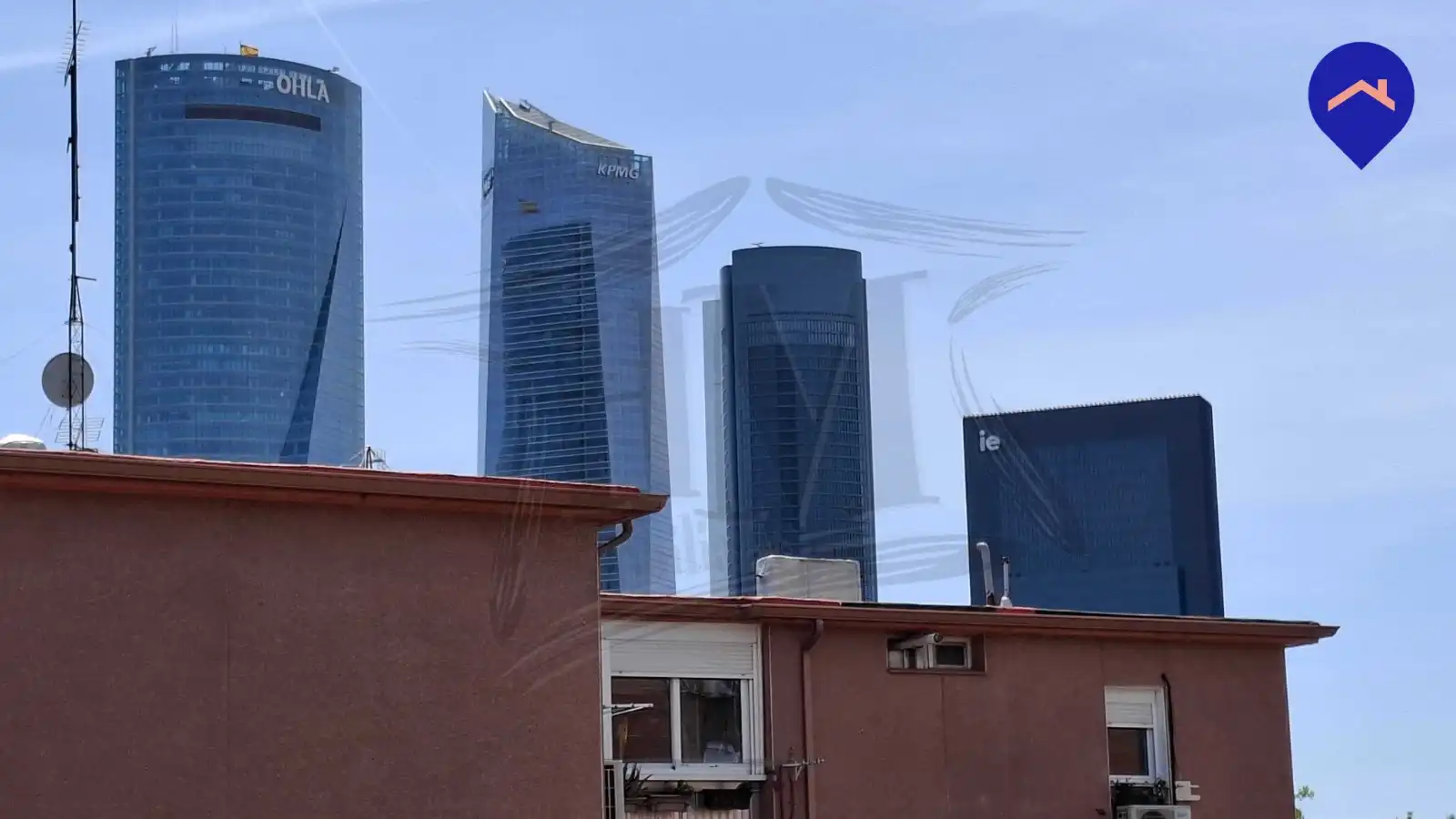 Vista exterior de Pis en venda en Madrid amb Calefacció i Alarma